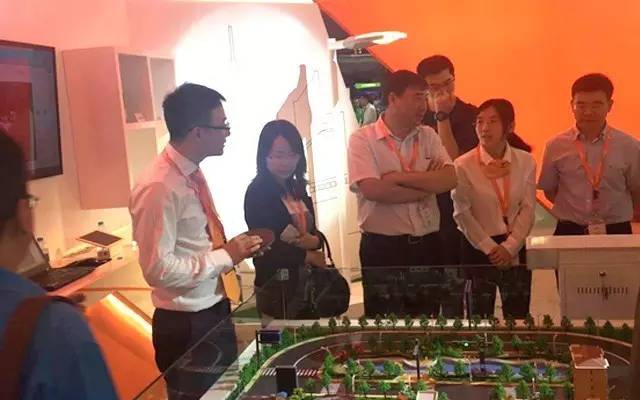 1474987943110776.jpg 640JW35XGVC.jpg