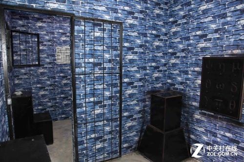 帶對(duì)講機(jī)去玩密室逃脫 信號(hào)不好也正常