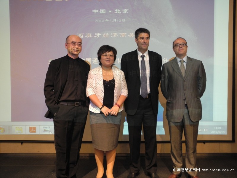 Σ_չ[ǻ۳в[ϯLluis Gomézvʹ^(jng)̄̎ٝJavier SerraЇͨŹI(y)f(xi)LЇǻ۳Ҏ(gu)cOM(lin)˳ոLྩŮʿ