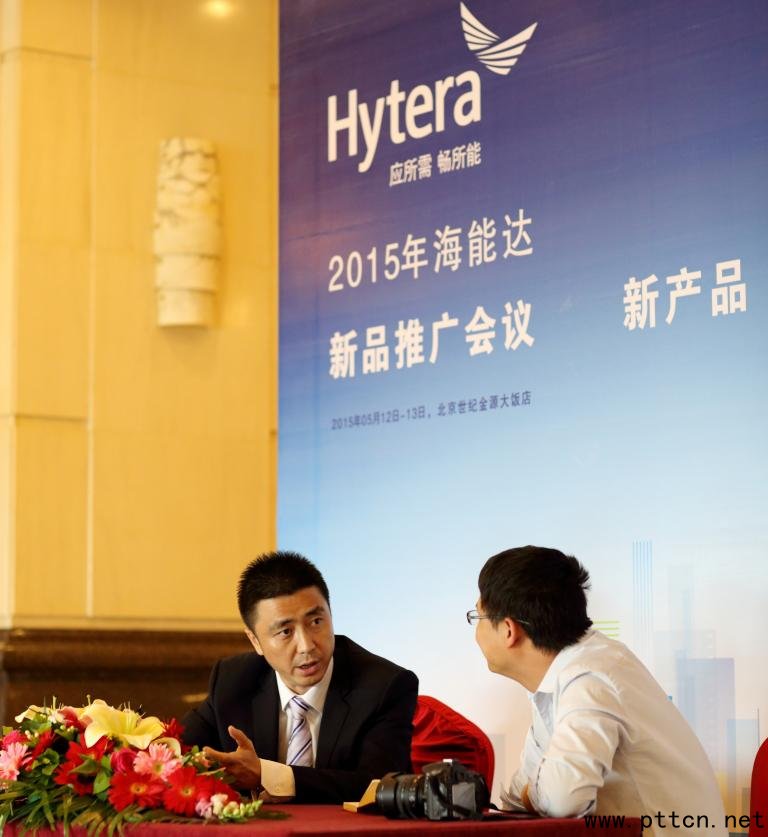 海能達副總裁兼無線產品事業(yè)部總經理索亮接受記者采訪