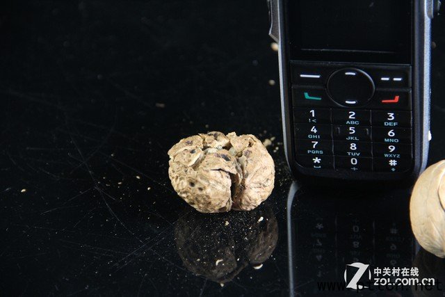 對講機砸核桃 實測海能達PD680防護等級