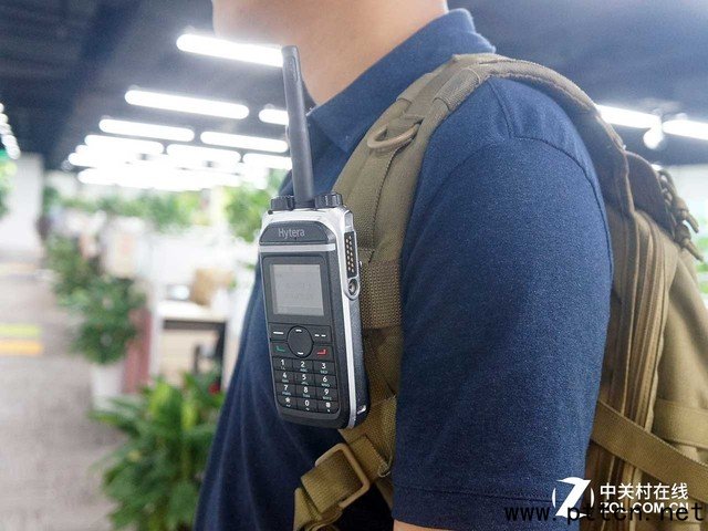 戶外通聯(lián)利器 如何方便高效使用對(duì)講機(jī)