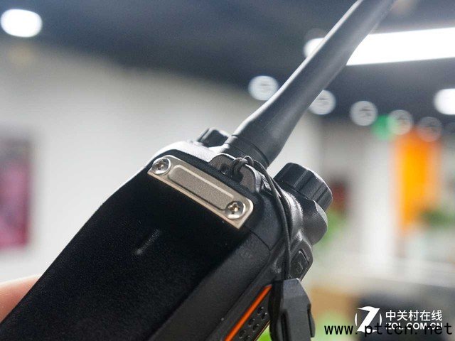 戶外通聯(lián)利器 如何方便高效使用對(duì)講機(jī)